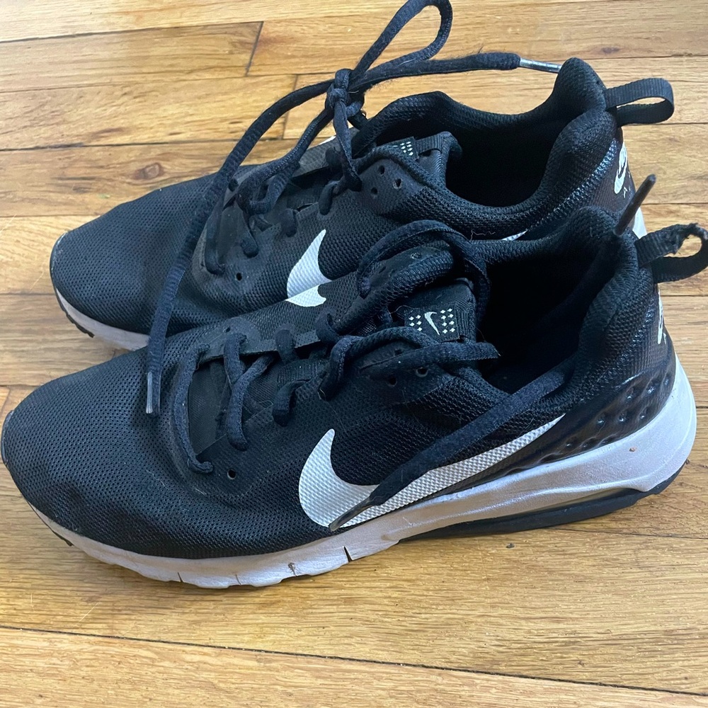 Youth 6.5 Nike sneakers